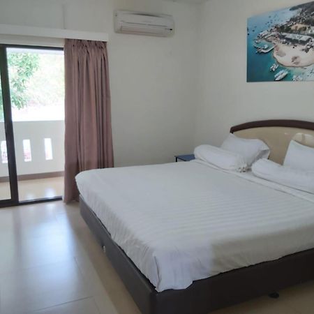 Hotel Larensia Labuan Bajo Room photo
