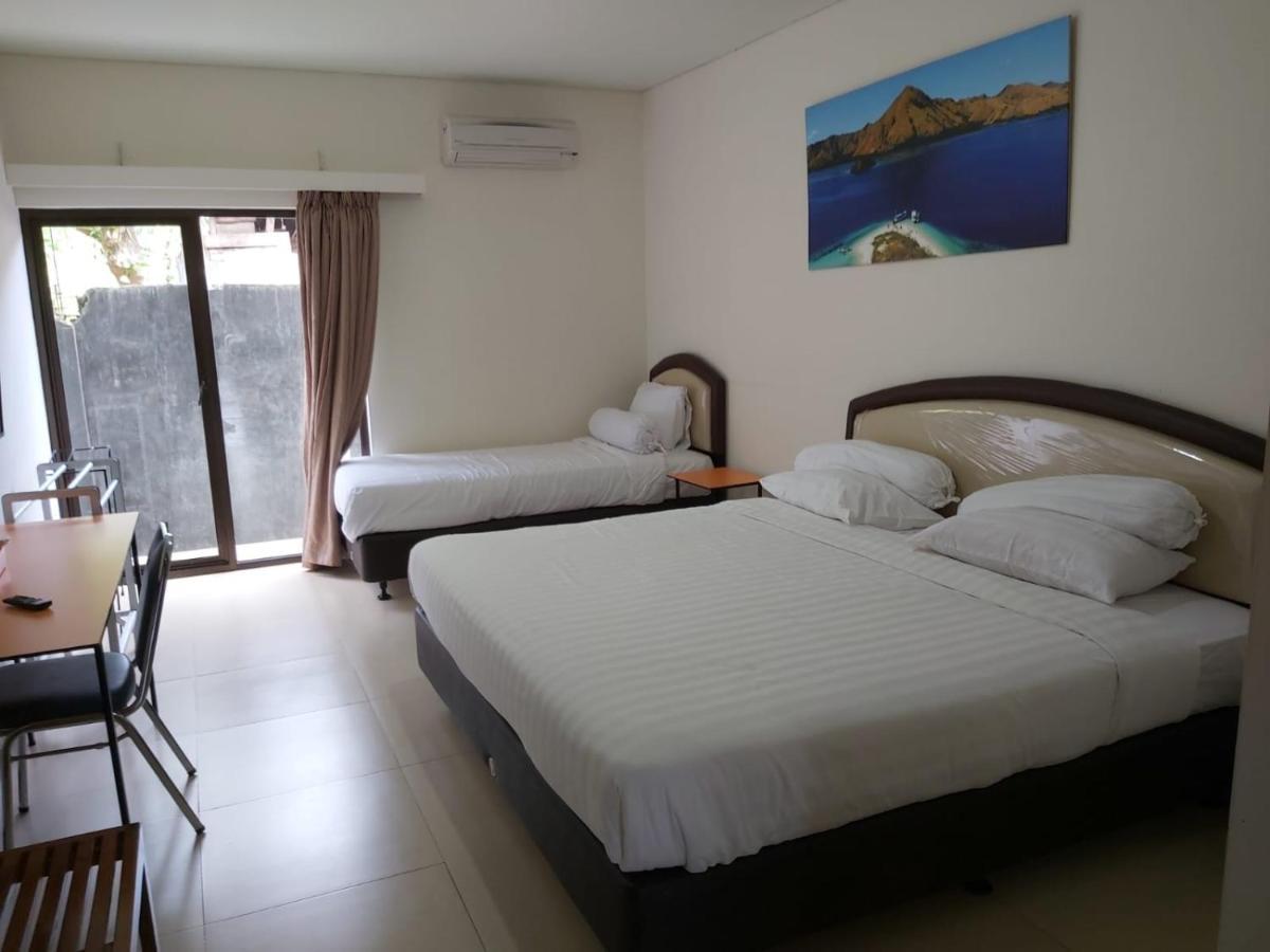Hotel Larensia Labuan Bajo Exterior photo