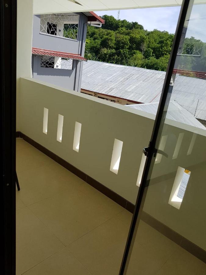 Hotel Larensia Labuan Bajo Exterior photo